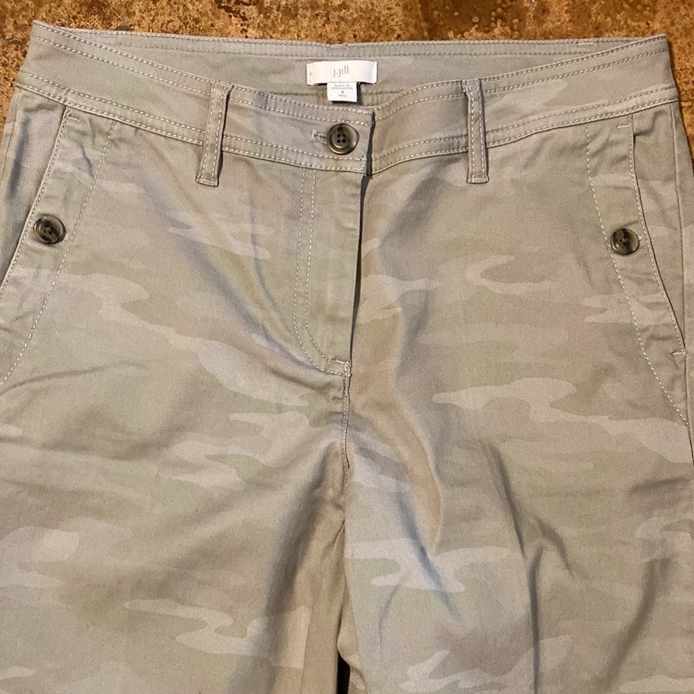 J.JILL green camo‎ button and zip fly flat front smooth twill chino tall pants